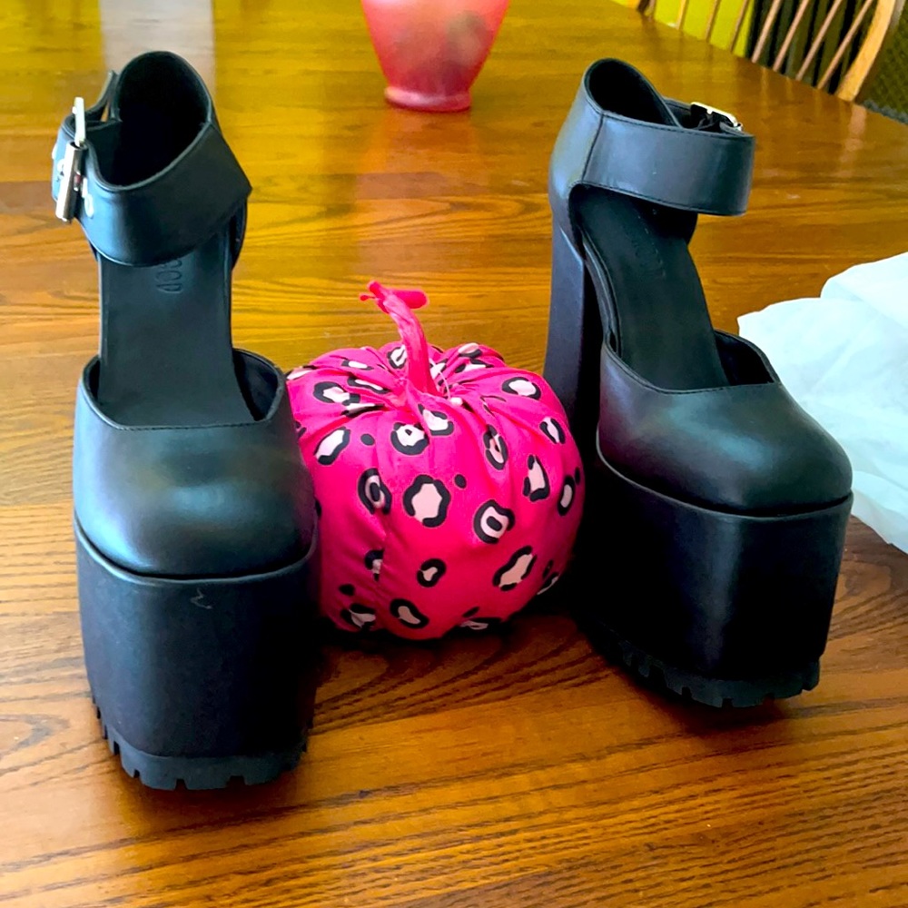 Current Mood platform Mary Janes size 6